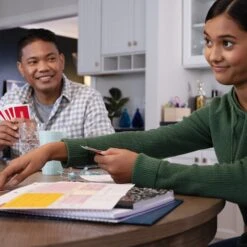 Hasbro Monopoly Kids, Kartenspiel -Trendiger Spielzeugladen Hasbro Monopoly Kids Kartenspiel@@1771691 11